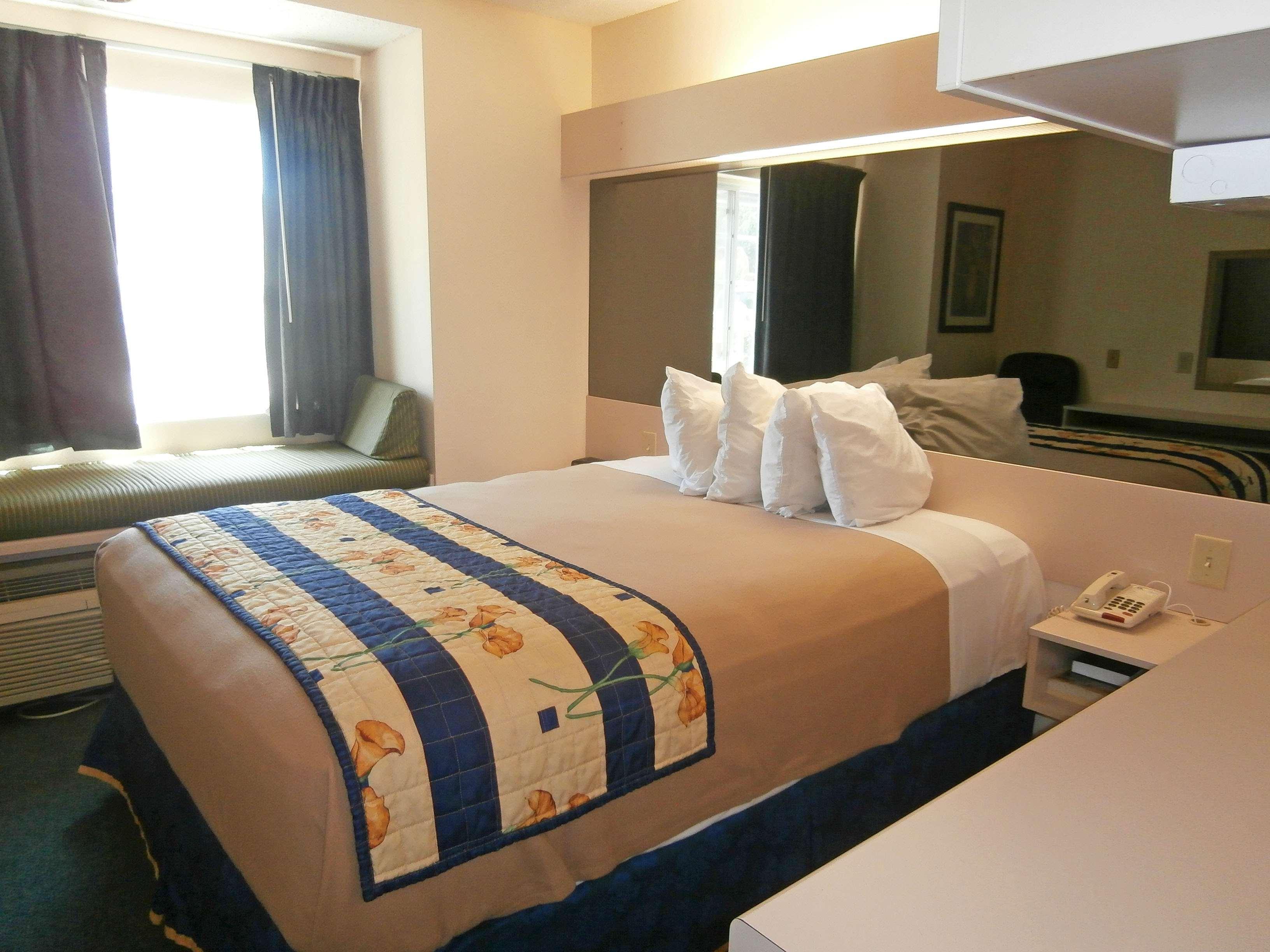 America'S Best Value Inn & Suites-Мак-Доно Экстерьер фото