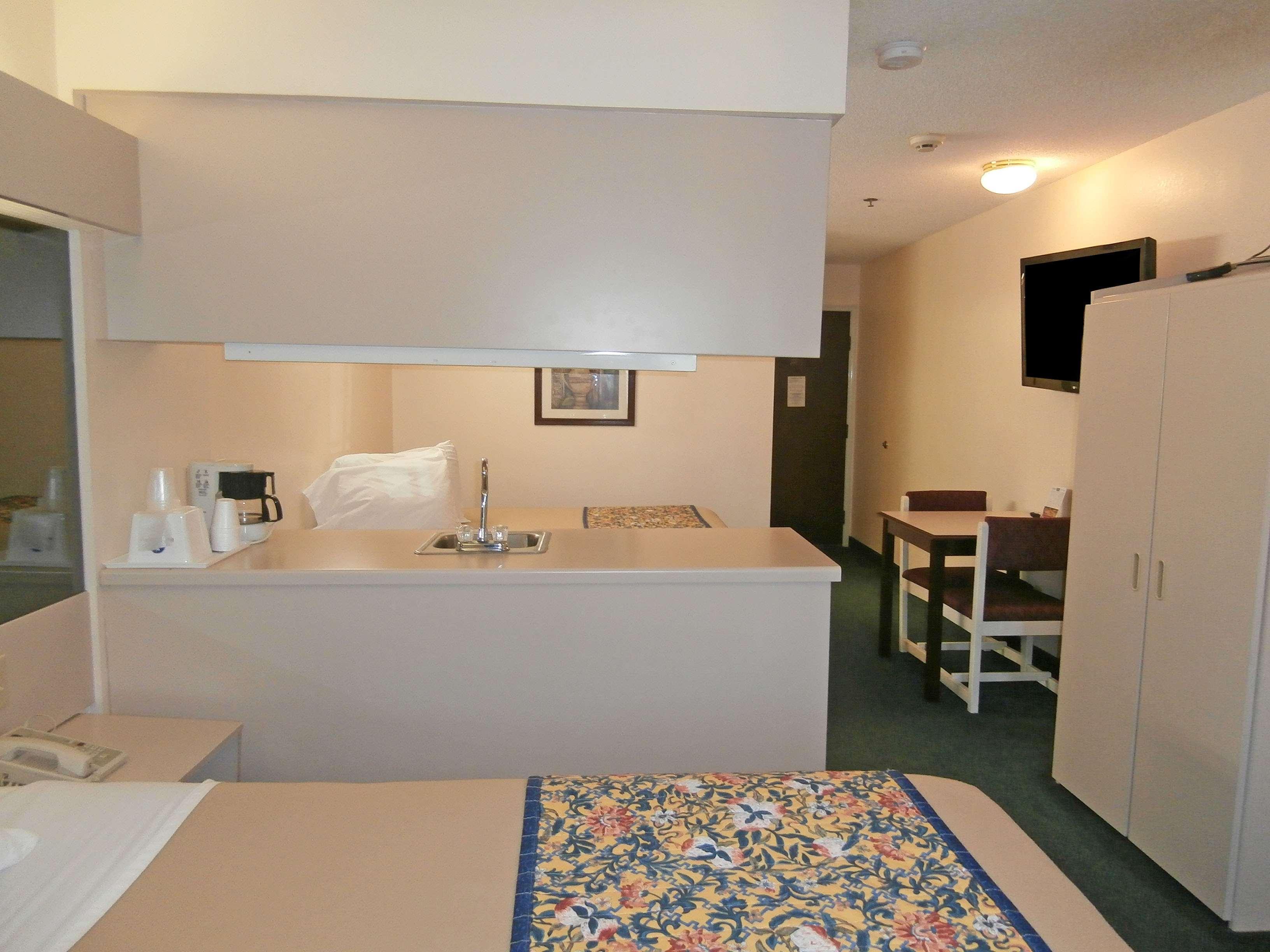 America'S Best Value Inn & Suites-Мак-Доно Экстерьер фото