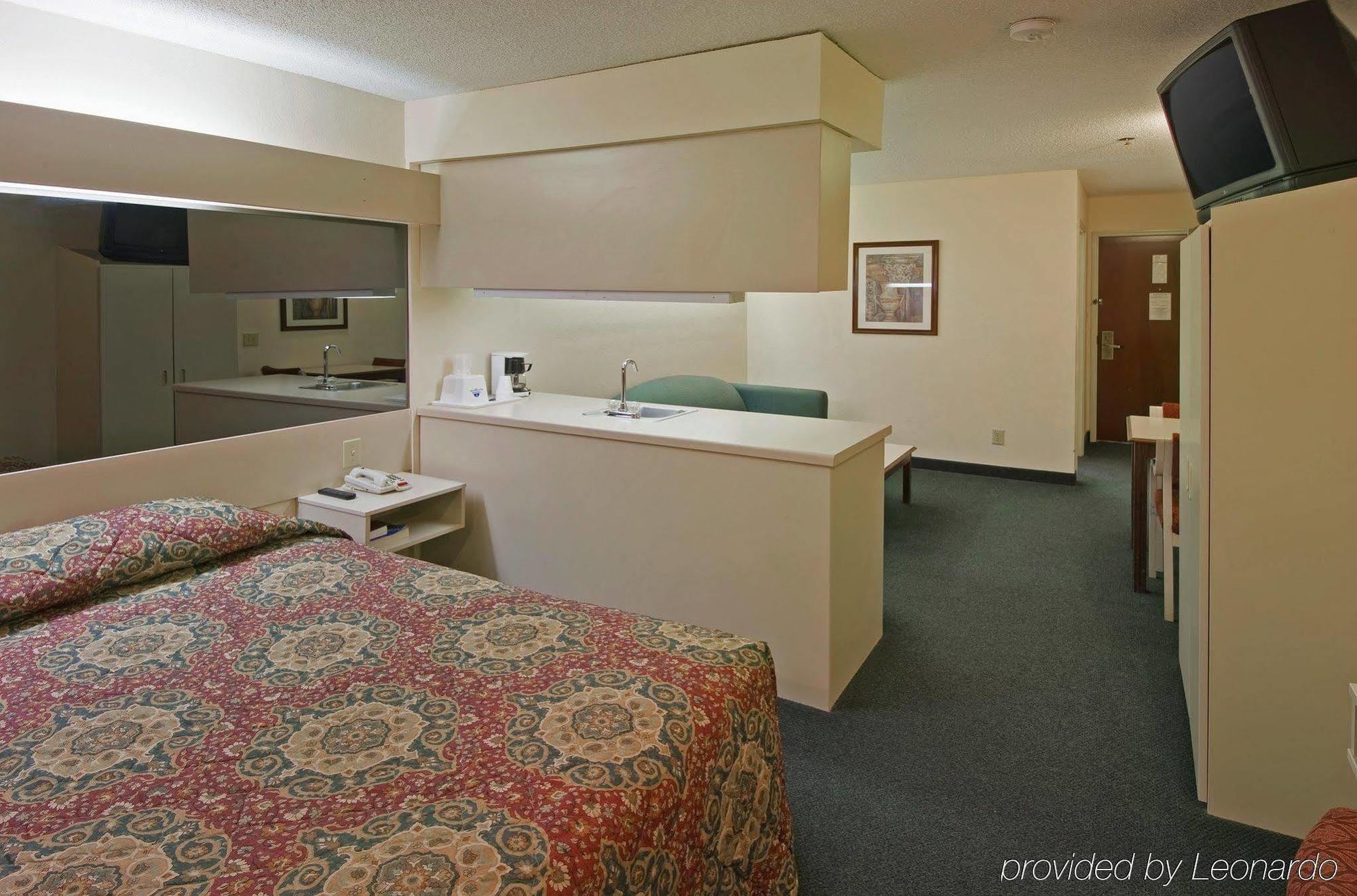 America'S Best Value Inn & Suites-Мак-Доно Экстерьер фото